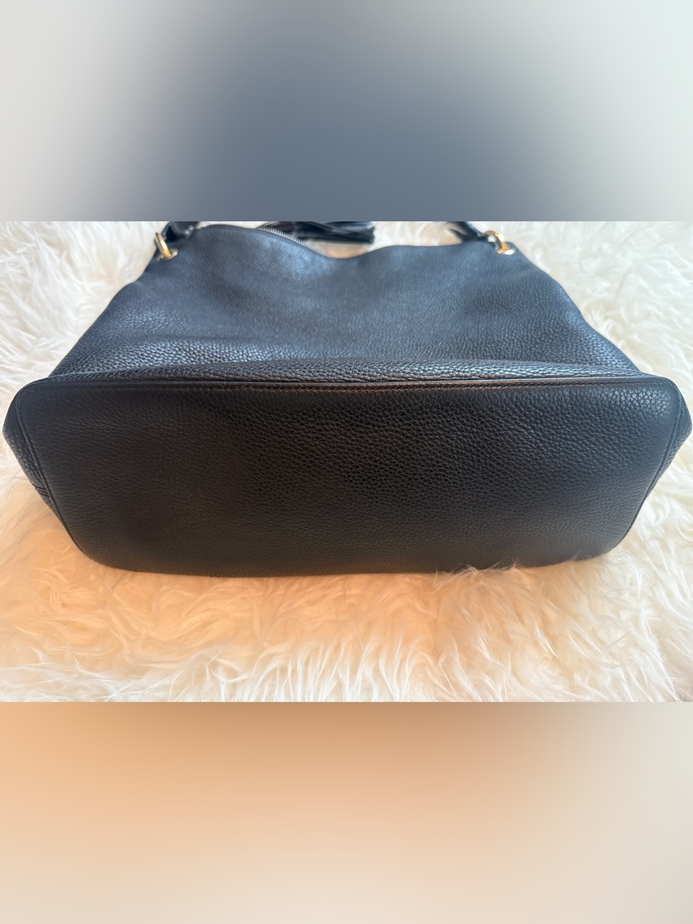 Gucci Black Pebbled Leather Shoulder Bag with Tassel - Picture 4 of 11
